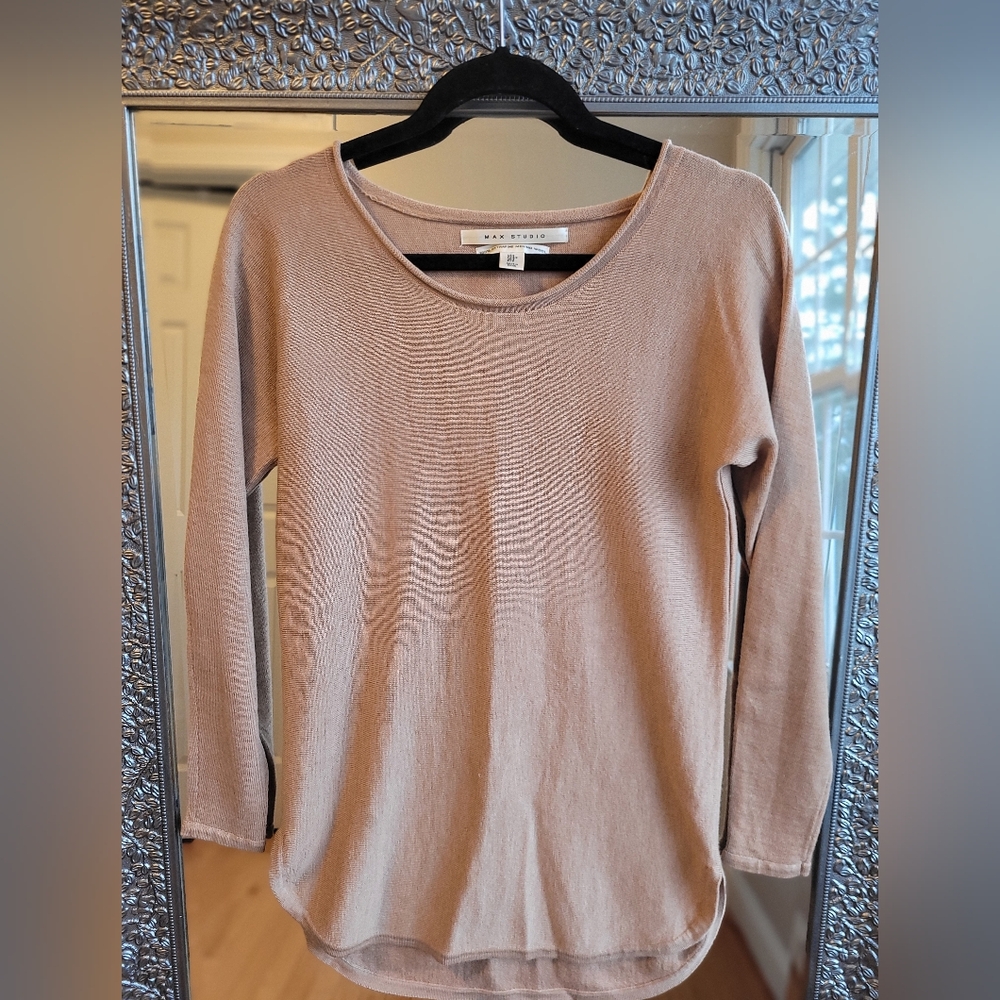 Max Studio Camel Long Sleeve Extra Fine Merino Wool Lightweight‎ Sweater
